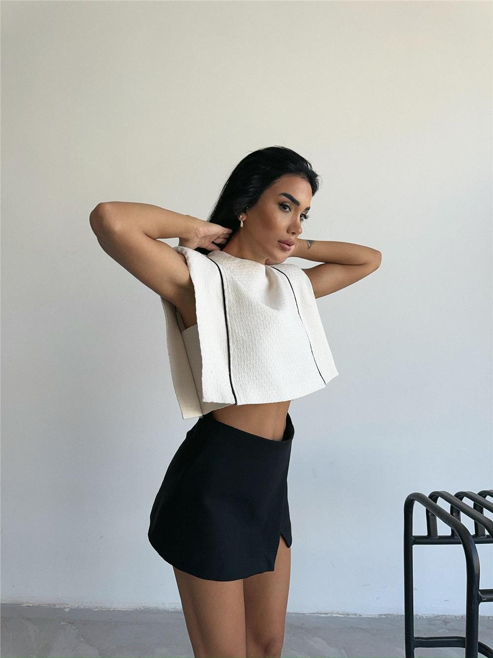 Witte blouse met doorgestikte banddetails