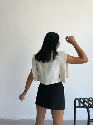 Witte blouse met doorgestikte banddetails